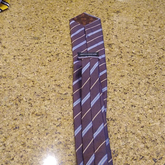 Gentleman's Closet Tie - Picture 4 of 4